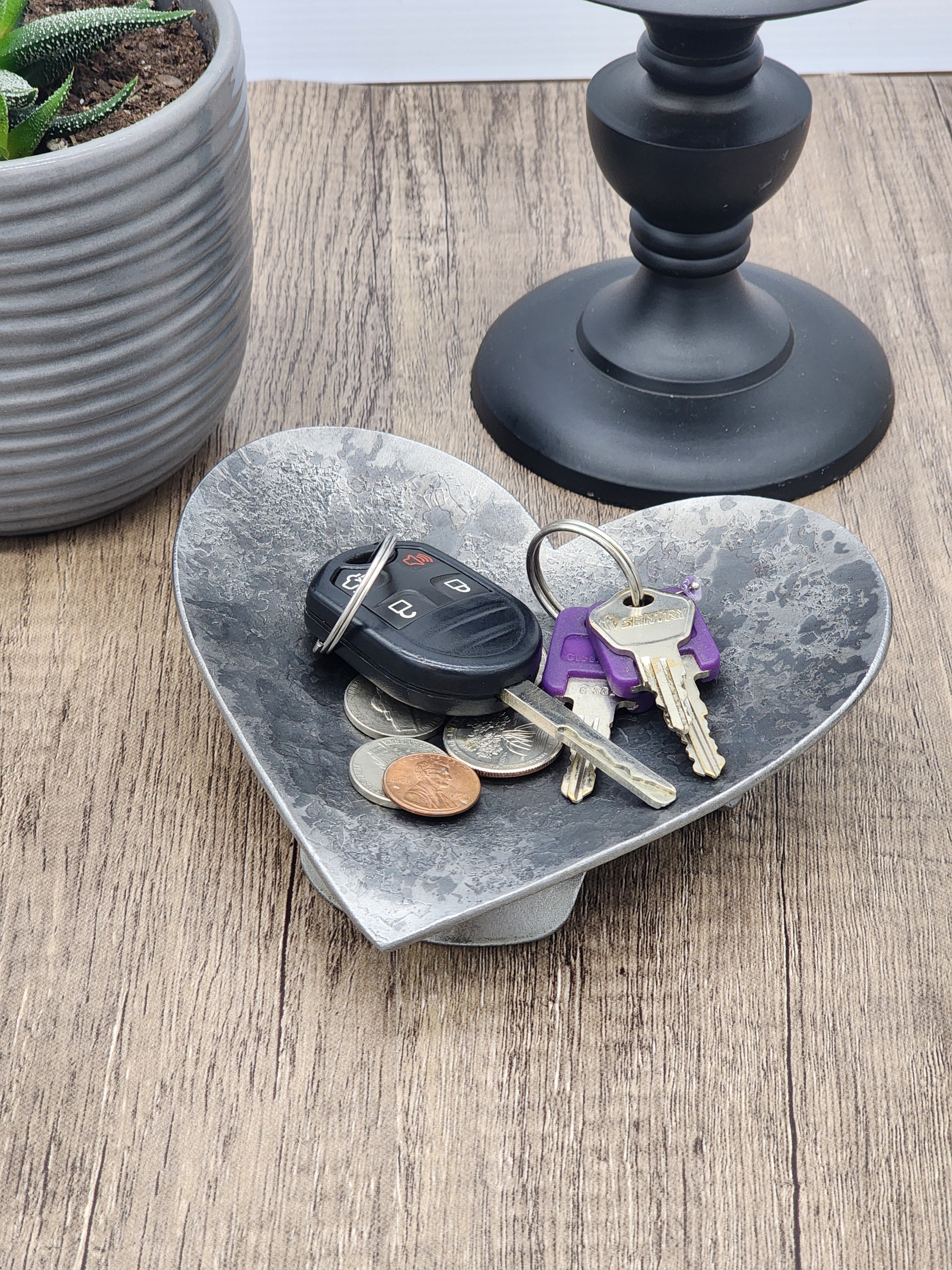 h*〉様 新品　love ear art　パンダ個展 　チャコールグレー　メッシ Art + Home Decor - Mystic Mountain Metals